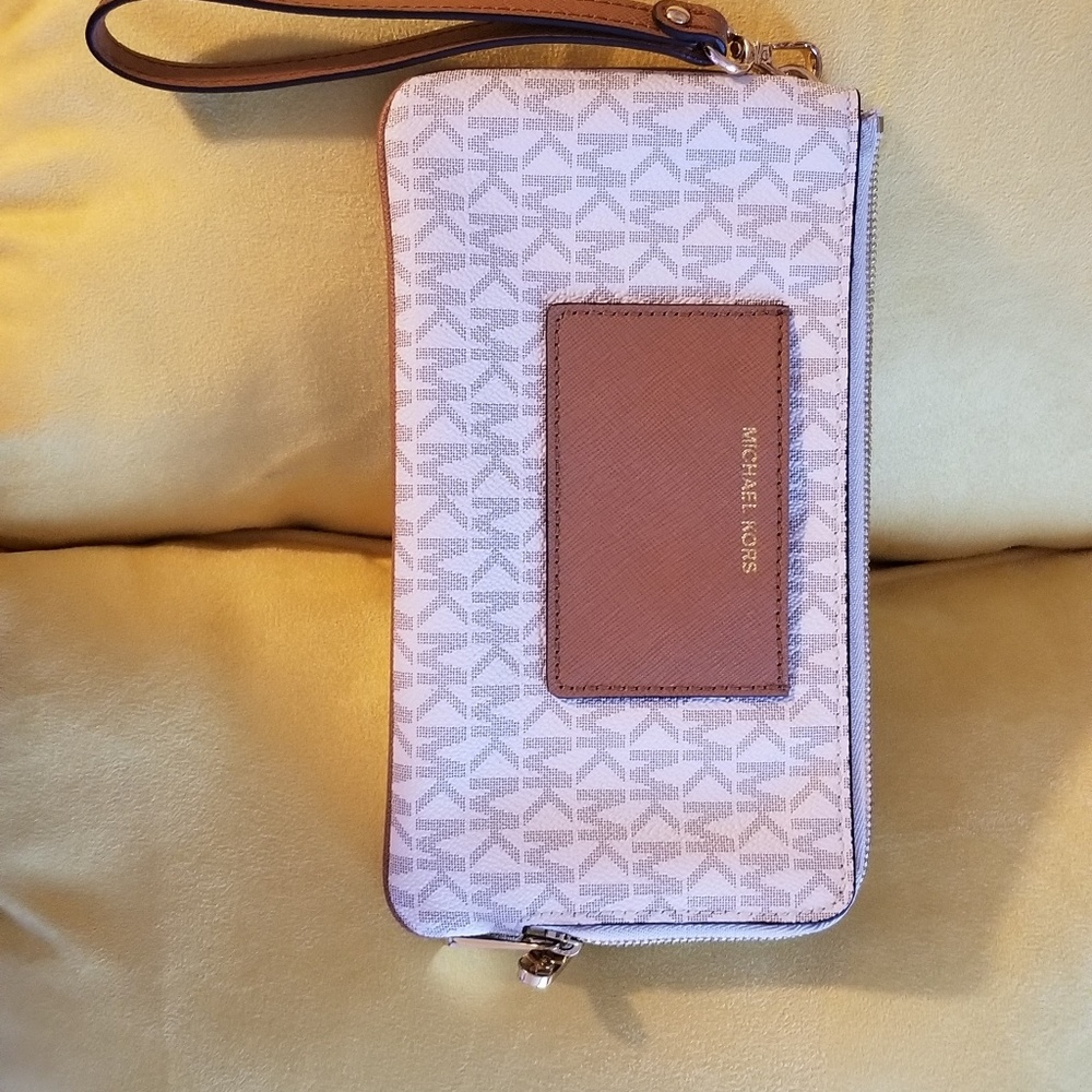 Authentic Michael Kors wristlet w/Double Zip Top